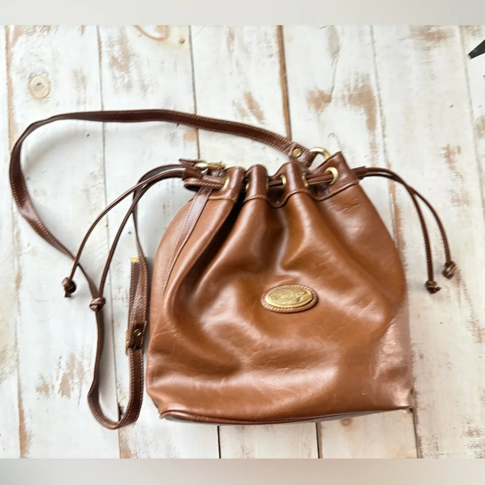 WHITE STAG 90s faux leather bucket bag drawstring crossbody purse caramel brown
